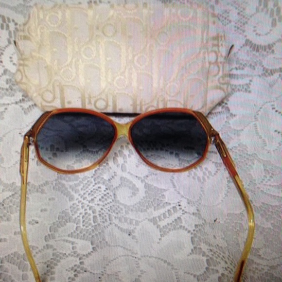 Christian Dior, Germany Oversized Sunglasses with Case - Picture 3 of 9